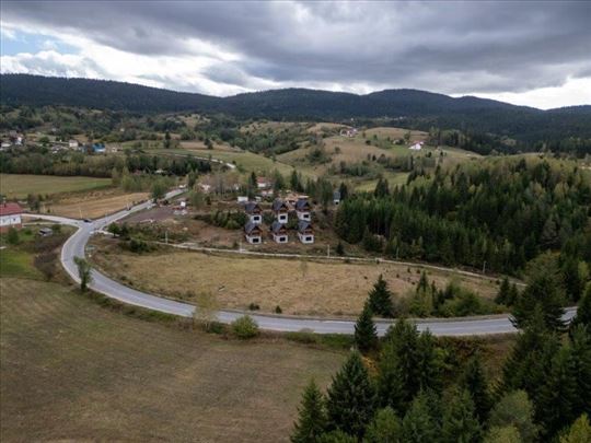  Prodaje se 5 vikendica  702 m2, Zlatar, Nova Varo