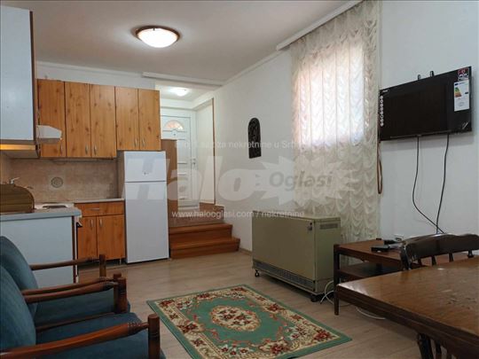 Izdajem dvosoban stan u Borči 70m2
