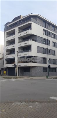 Izdajem Nov Lux stan u centru Pančeva