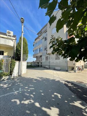 Garsonjera, Pregrevica, Zemun