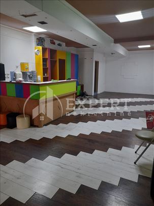 Izdaje se poslovni prostor u Knjaževačkoj, 60m2