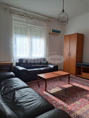 Izdaje se stan kod Vukovog spomenika