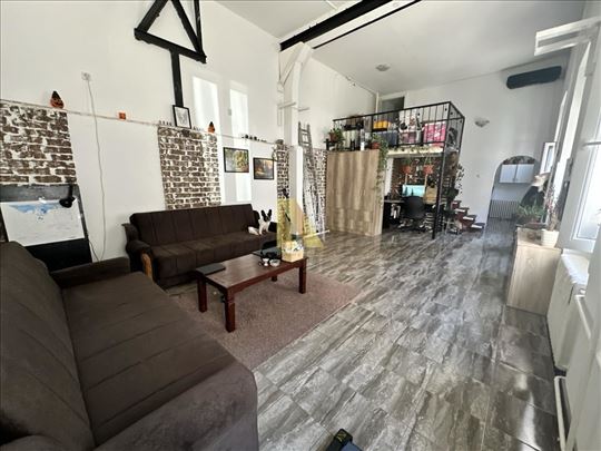 Jednoiposoban stan sa parking mestom u pešačkoj zo