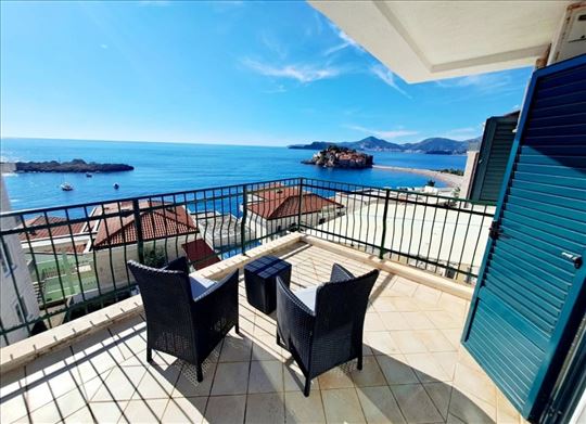 Sveti Stefan,  139m2 +  27m2 dve terase ,  duplex 