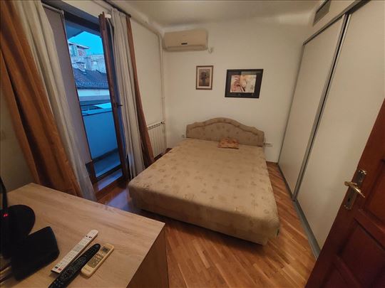 Useljiv stan u centru grada, u pešačkoj zoni