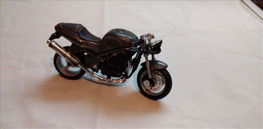 Motor: Burago Triumph 955i Daytona, 1:18, Kina, fa