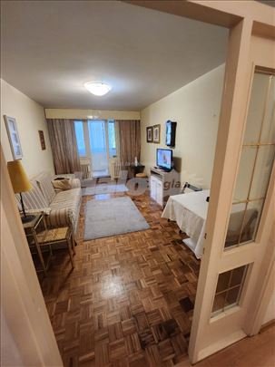 1,5 soban, Voždovac-Vojvode Stepe blizu fakulteta.