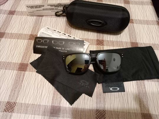 Oakley Holbrook Mate Black/ Silve lens  Prizm P