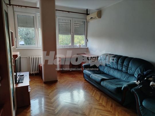 Izadajem stan na Fontani NBG