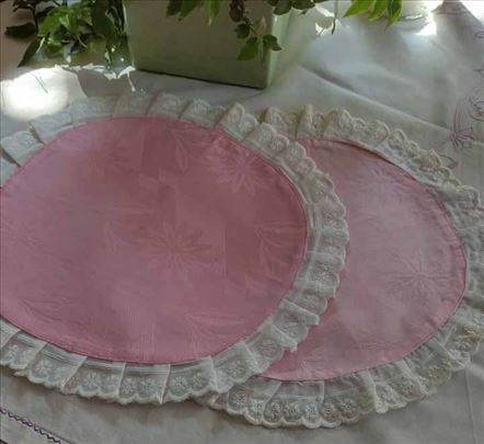 Romantični vintage milje sa čipkanim volančićem