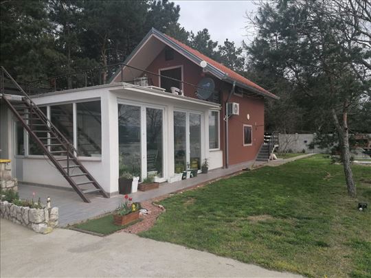 USIJE,Golubice,145m2,prvi red do Dunava, uknjizeno