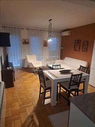 Stan sa garazom Lekino brdo Sumice