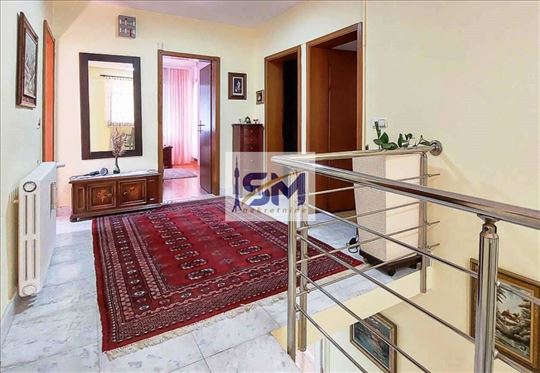 Sremčica, Lux porodična kuća 295m2 na 11 ari