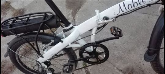 Električni bicikl gas na njemu ugradjenim sve novo