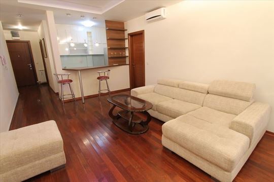 Moderan stan kod Hrama sa garažom, ID 4756