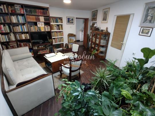 Zemun, Kej, 3.0, 92m2, pr, izvorno stanje, uknjiže