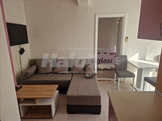 Borca-nov kompletno namesten stan, aut 95,96, 85