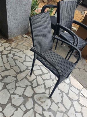 Stolice za baštu 28 kom(22 ostecene, 6 neostecene)