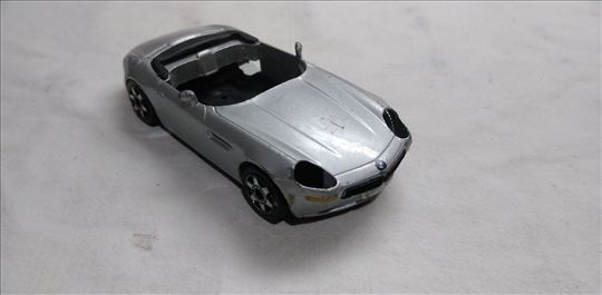 Burago  BMW Z8 1:43 sivi,fali pr.staklo