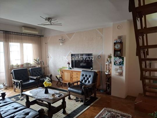 Blok 44, duplex, dva ulaza