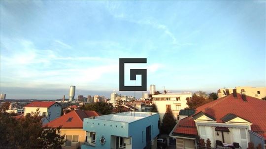 Divna kuća na Senjaku sa placem 3.7 ari ID#1491