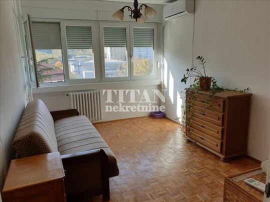 Odličan, 60m2, renoviran, adaptibilan