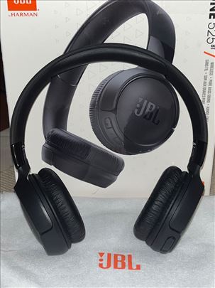 JBL 525 