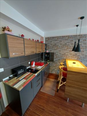 Odlican apartman, dobro pozicioniran, lep pogled