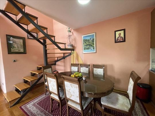 Prodaja - 5.0 dupleks - blizina centra - parking m
