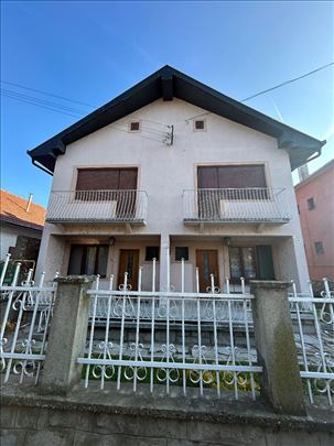 Kuća u Novim Banovcima ,centar,184 m2,160.000