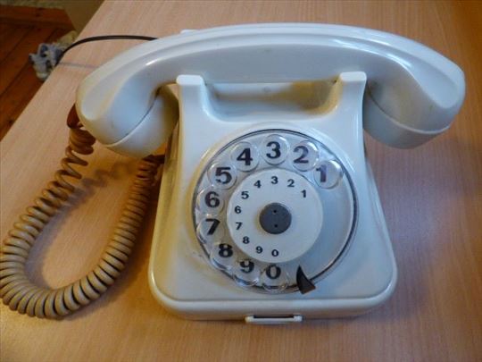 Iskra ATA 11 - stari beli bakelitni telefon 