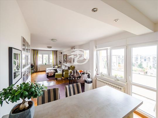 Prodajemo odlican dvosobn stan, Neimar, 56m2