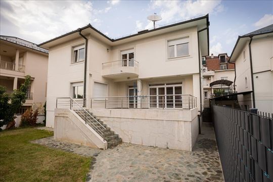 Lux, Vila rezidencijalni deo, Banjica, 373 m2