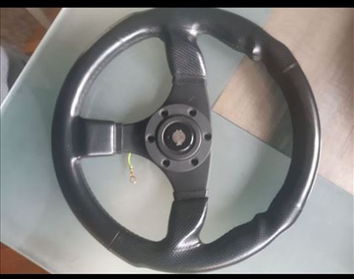 Očuvan sportski volan