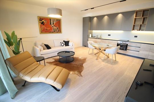 Nov stan sa pogledom na reku, garaža, ID 3201