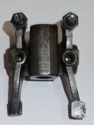 Klackalice usisnog i izduvnog ventila sa osovinom 