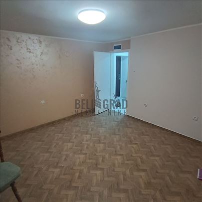 Uknjižena garsonjera, 20m2, Kanarevo brdo