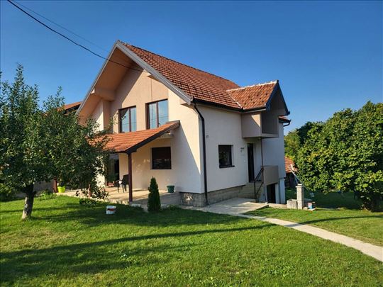 Renovirana kuća na Deninom brdu, 212m2