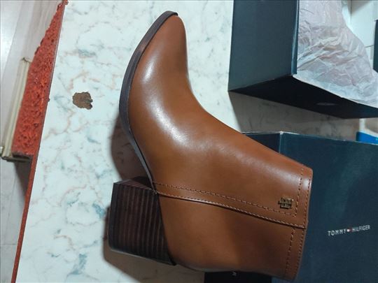 Tommy Hilfiger čizmice