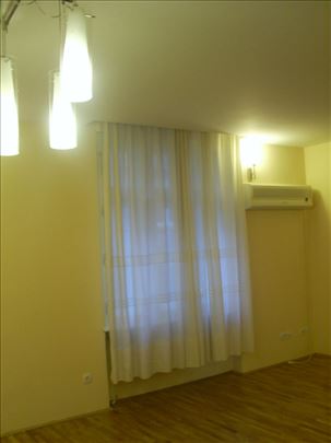 Centar-Stari grad-Obilićev venac -72m2-prazan stan