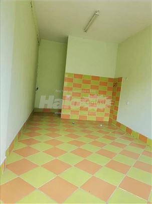 Izdajem garazu 25m2 i poslovni prostor 25m2 