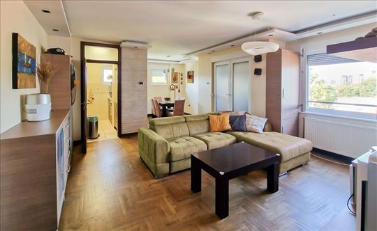 Prodaja,3.0 Stan Sa Dve Garaze,zvezdara