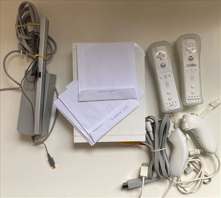 Nintendo Wii Bele boje, čipovan, čita rezani DVD