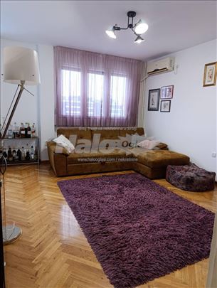 Izdaje se namešten dvosoban stan u srcu Dorćola