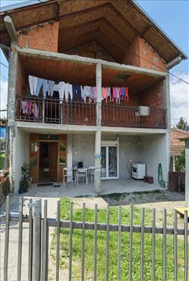 Kuća u Malim Pčelicama, 200m2