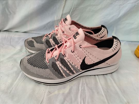 Nike Flyknit Trainer broj 47,5