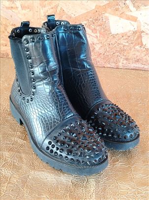 Ženske čizme gležnjače 39