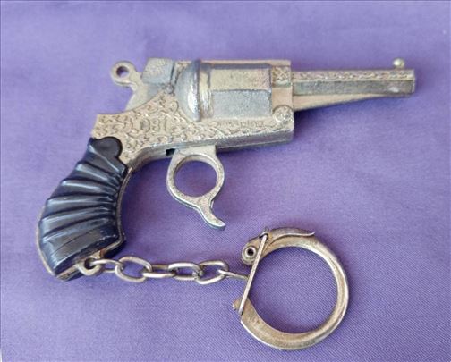 Privezak revolver