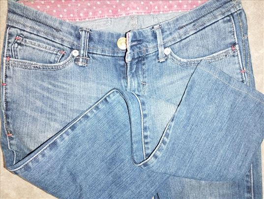 Zenska pantalone/farmerke/farmerice 