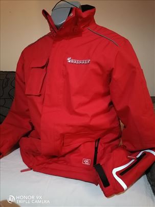 Veoma kvalitetna nova jakna